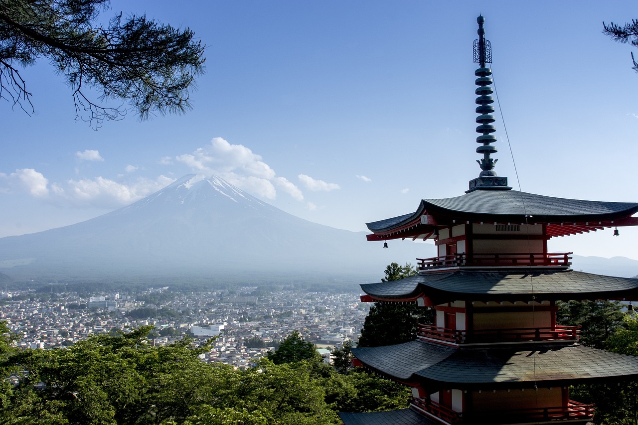 日本富士山特色雪顶迟迟不来，气候变化下的自然奇观之变