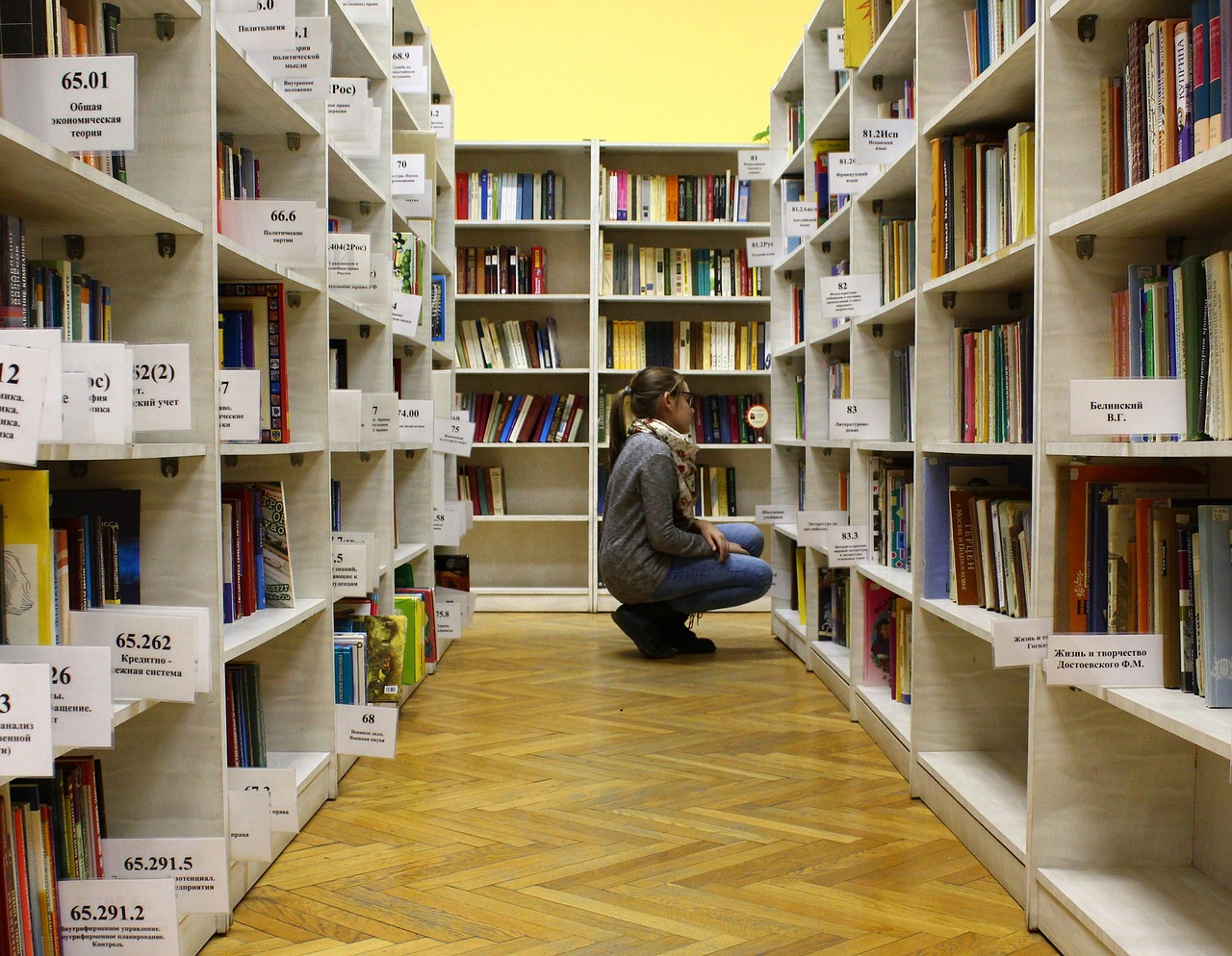 在学校体育馆里提升英语口语技能，实用策略与活动