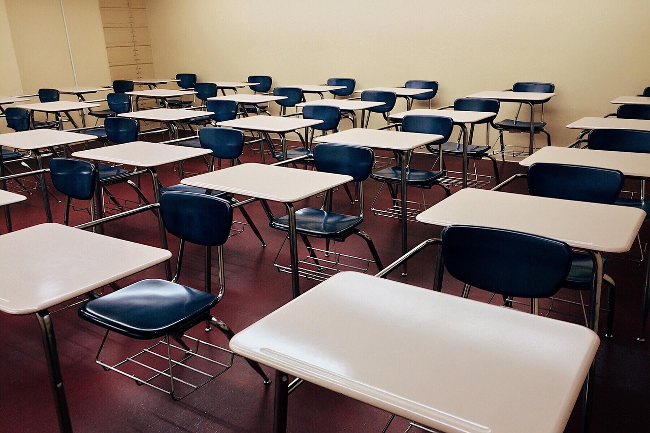 东莞1校区只准进不准出，校园封闭管理背后的深层原因与学生反响