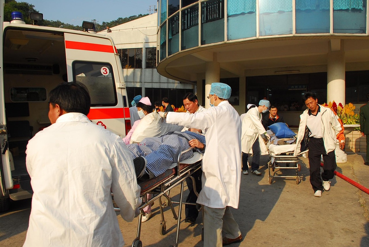 上海医院暂停门急诊服务，影响、原因与应对策略