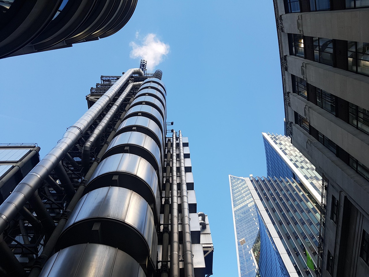 冠博国际集团，全球化时代的商业巨擘